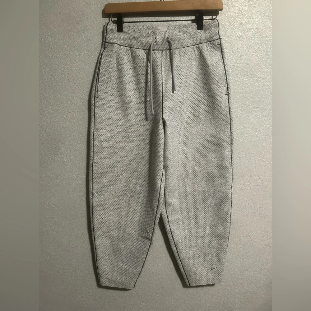 NWT Nike Tech Pack Therma Fit Adv Loose Fit High Rise Wmns XS Joggers Grey